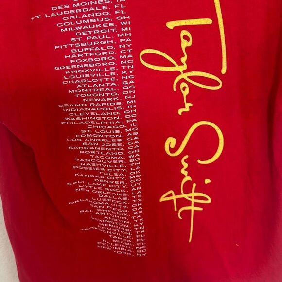 Gildan Youth Red Taylor Swift 2011 Speak Now Concert Tour Graphic T-Shirt Medium - Picture 7 of 7